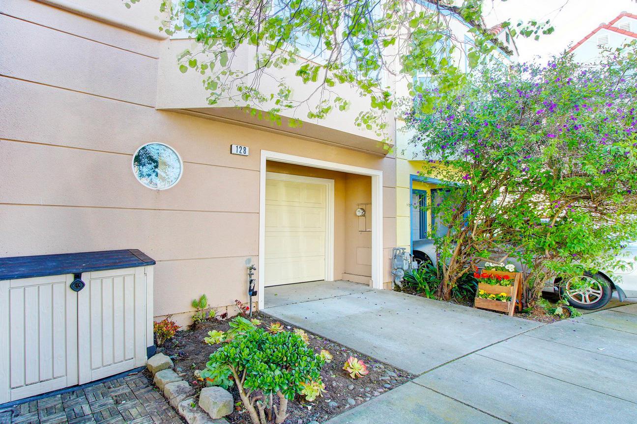128 Orsi Circle San Francisco, CA 94124 - Photo 34 of 40 a view of entrance gate of the house