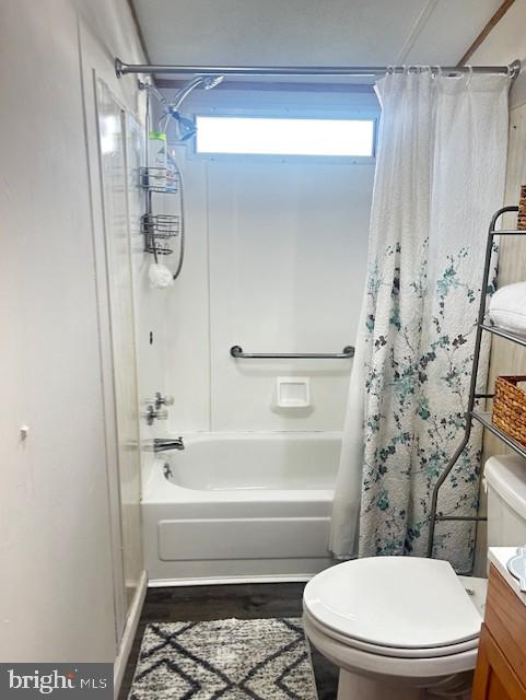 323 Benning Avenue Gettysburg, PA 17325 - Photo 20 of 29 a bathroom with a toilet and shower