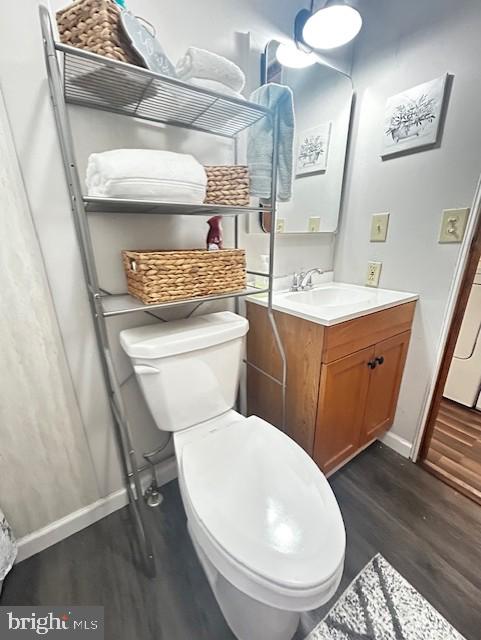 323 Benning Avenue Gettysburg, PA 17325 - Photo 23 of 29 a bathroom with a toilet sink and mirror