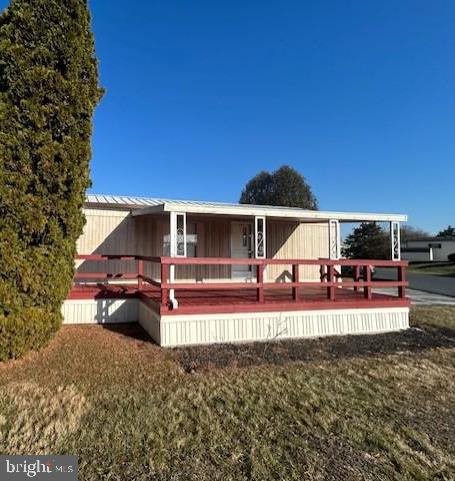 323 Benning Avenue Gettysburg, PA 17325 - Photo 28 of 29 a view of a house with sitting area and furniture