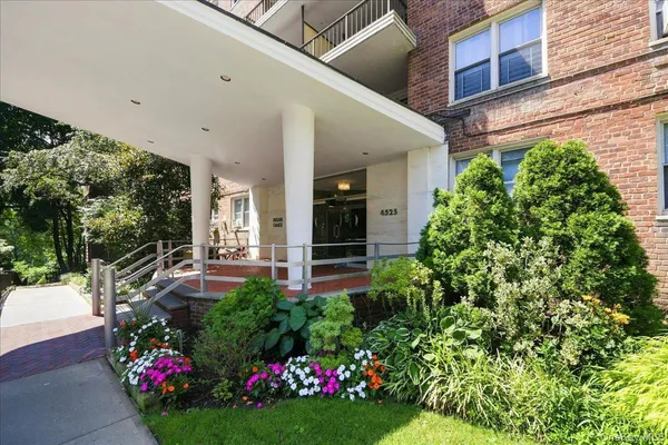 $565,000 | 4525 Henry Hudson Parkway West, Unit B1212 | Riverdale