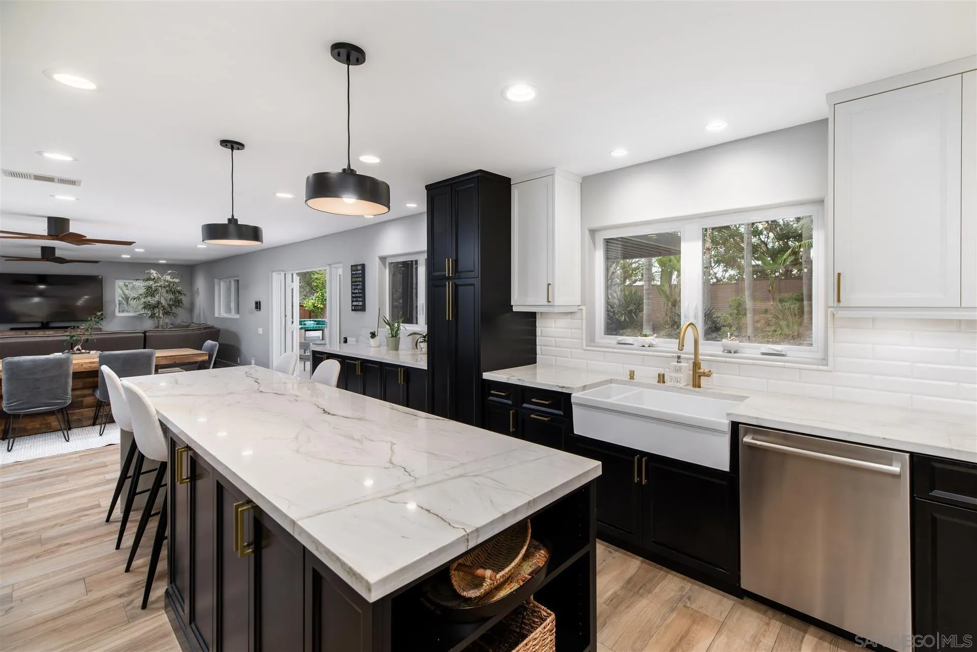 815 Marisa Lane Encinitas, CA 92024 - Photo 13 of 41 a large kitchen with a table and chairs
