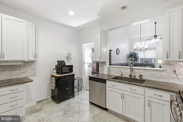 $406,000 | 815 Hemingford Court, Unit 29, Westminster, MD 21158