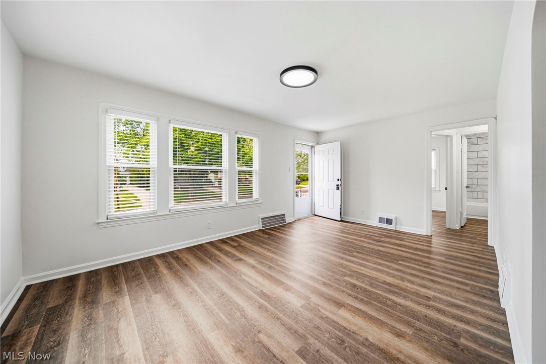 3579 Lloyd Road Cleveland, OH 44111 - Photo 9 of 37