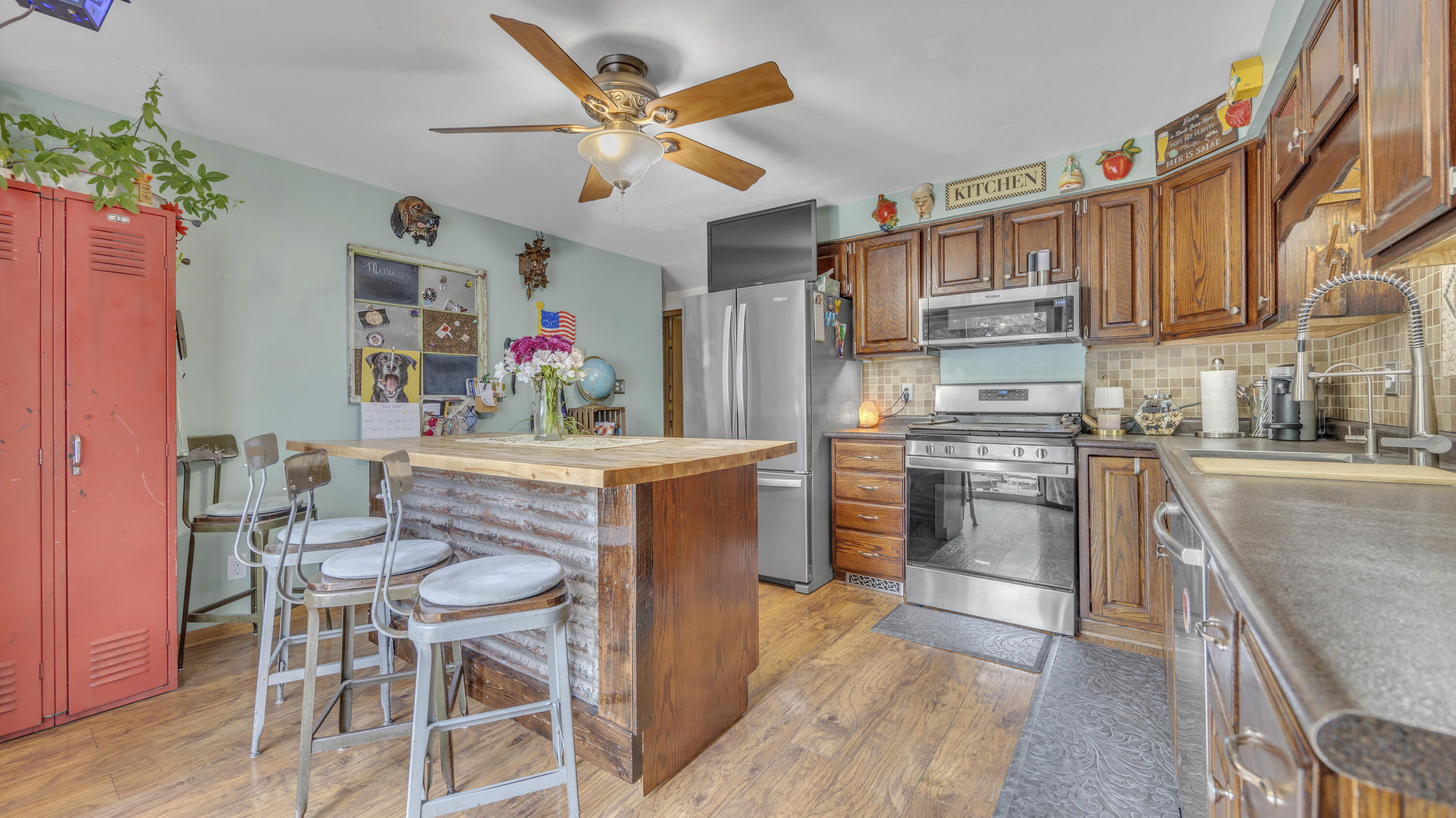 707 Goldfinch Lane Howards Grove, WI 53083 - Photo 3 of 27 Kitchen
