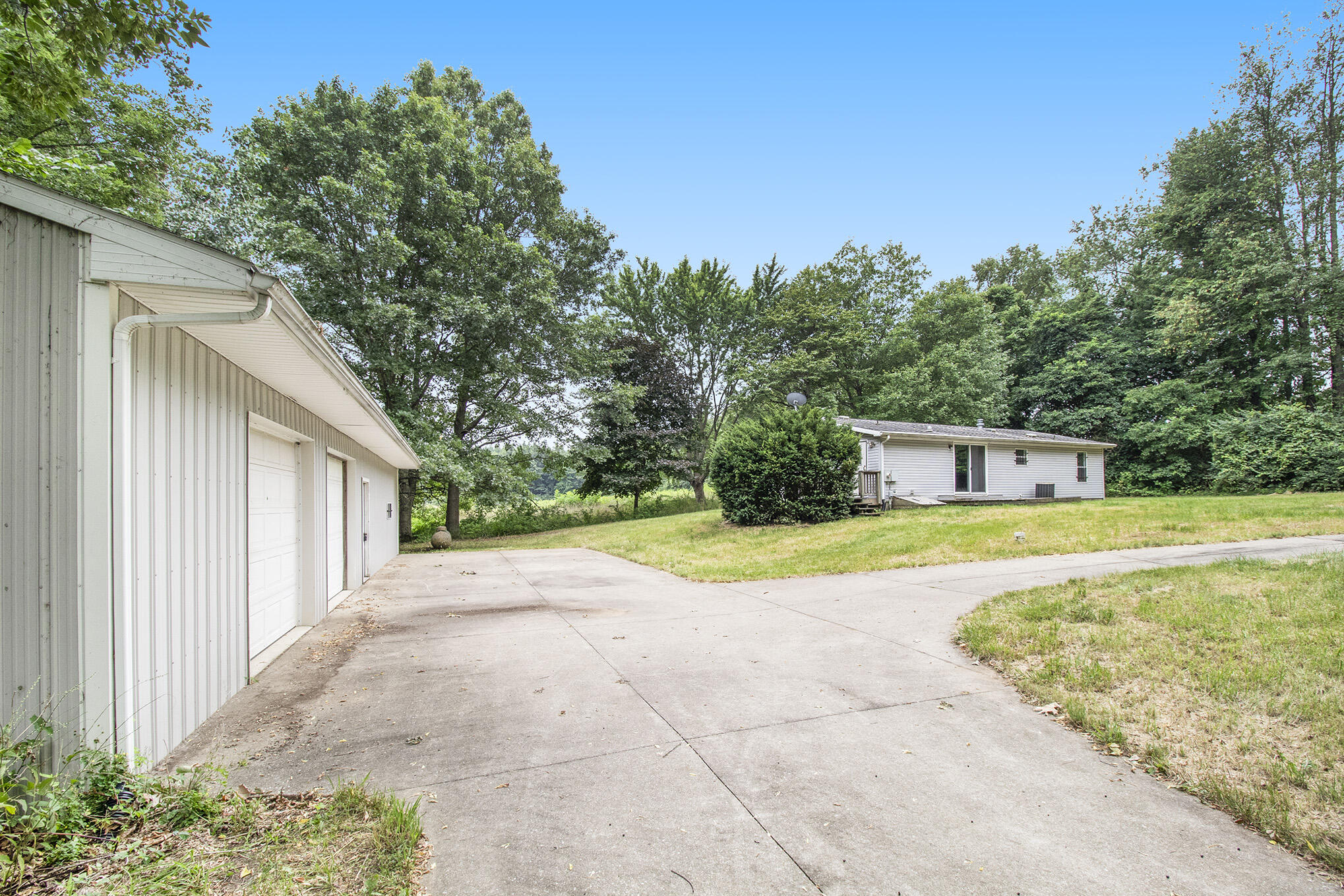 11307 Harder Road Three Rivers, MI 49093 - Photo 2 of 18 IMG_4400