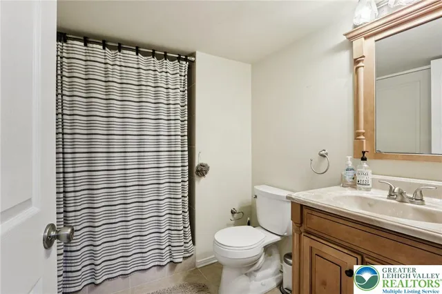 $995,000 | 4220 Lotus Lane, Coopersburg, PA 18036