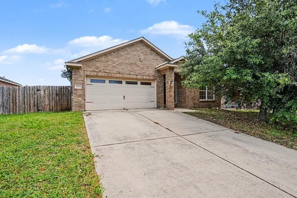 $285,000 | 335 Quail Crossing Drive, Sanger, TX 76266