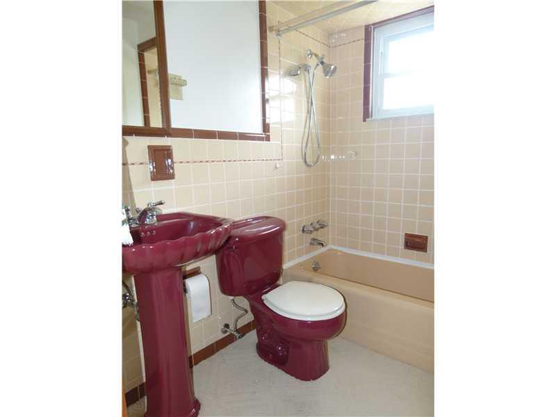 4101 New Texas Road Plum, PA 15239 - Photo 15 of 25 Full Bath.