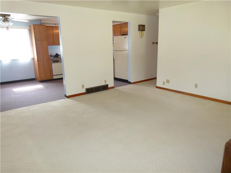4101 New Texas Road Plum, PA 15239 - Photo 8 of 25 Living Room.