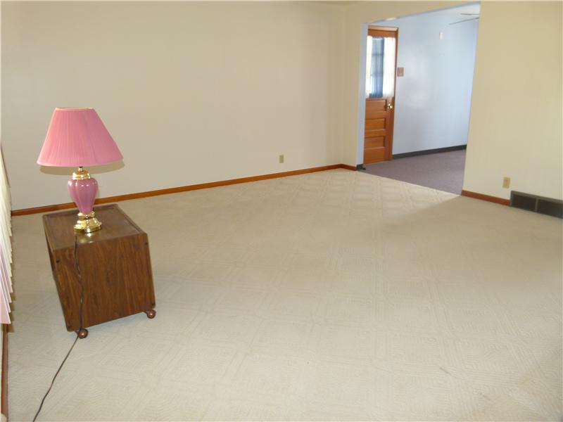 4101 New Texas Road Plum, PA 15239 - Photo 9 of 25 Living Room.