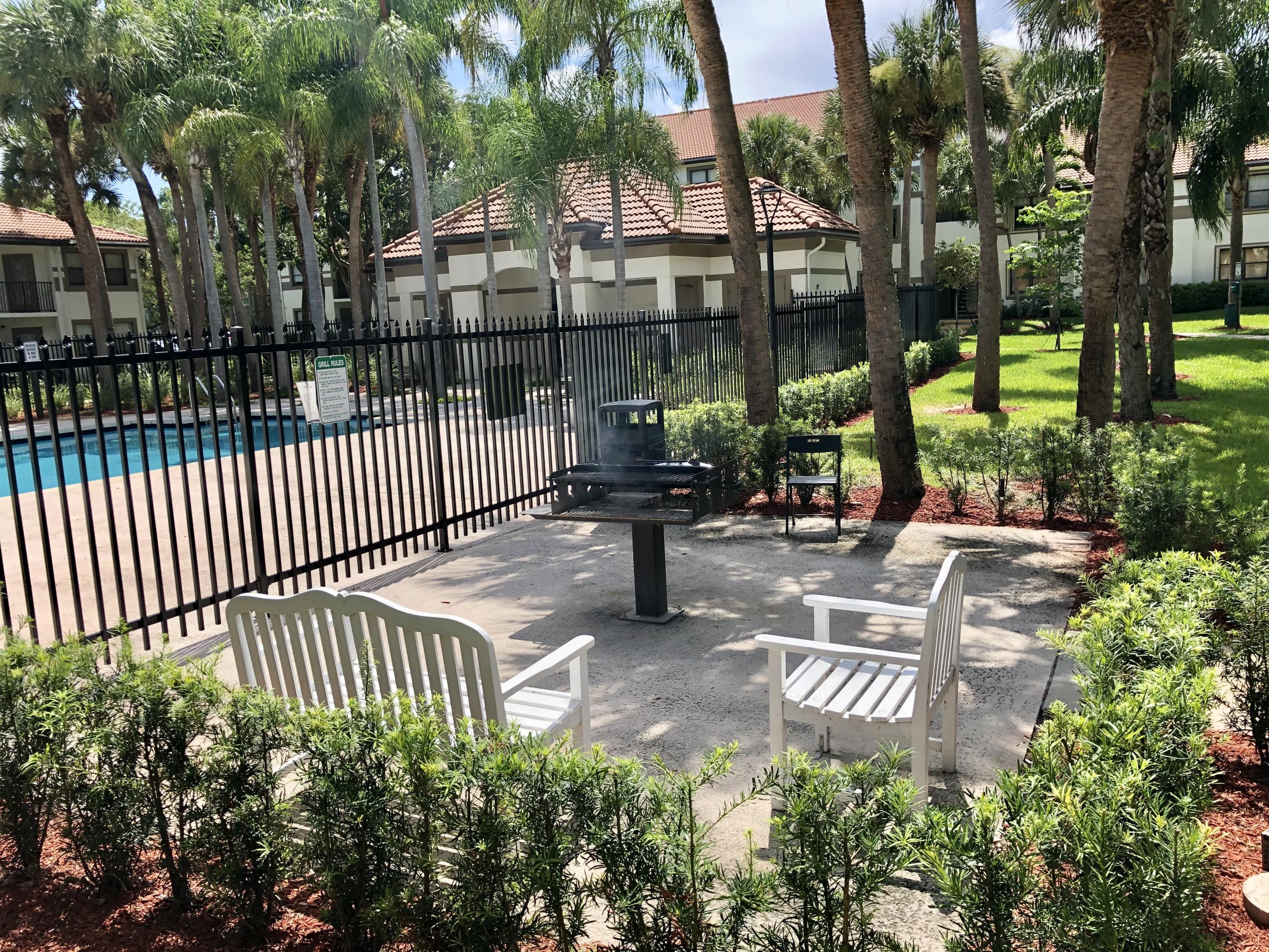 630 South Park Road, Unit 243 Hollywood, FL 33021 - Photo 9 of 12 bbq