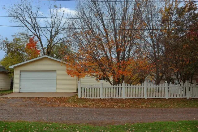 $139,900 | 516 Lake Avenue East, Ladysmith, WI 54848