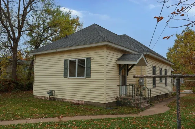 $139,900 | 516 Lake Avenue East, Ladysmith, WI 54848