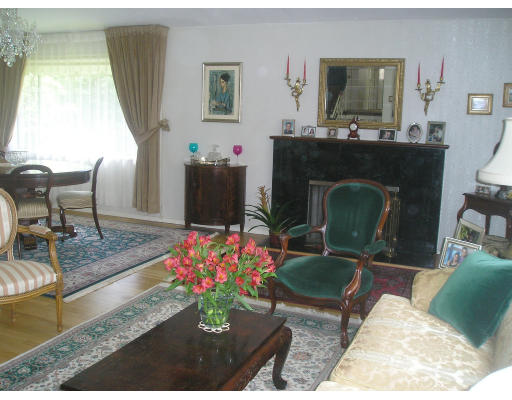 17 Tirrell Crescent Newton, MA 02467 - Photo 2 of 10 a living room with furniture and a fireplace