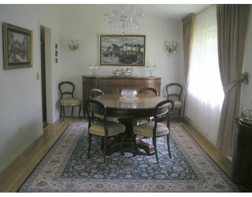 17 Tirrell Crescent Newton, MA 02467 - Photo 3 of 10 a dining room with furniture and window