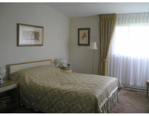 17 Tirrell Crescent Newton, MA 02467 - Photo 5 of 10 a bedroom with a bed and a window