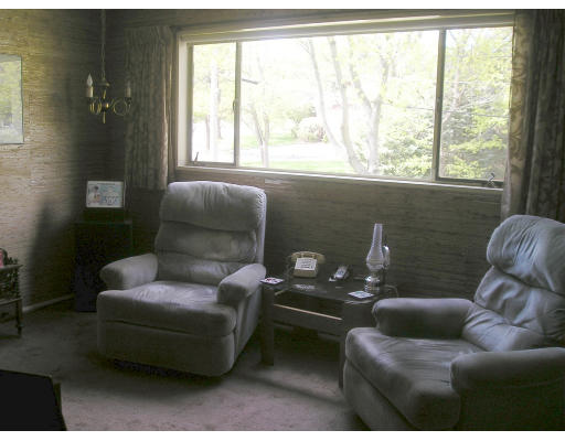 17 Tirrell Crescent Newton, MA 02467 - Photo 7 of 10 a living room with furniture and a window