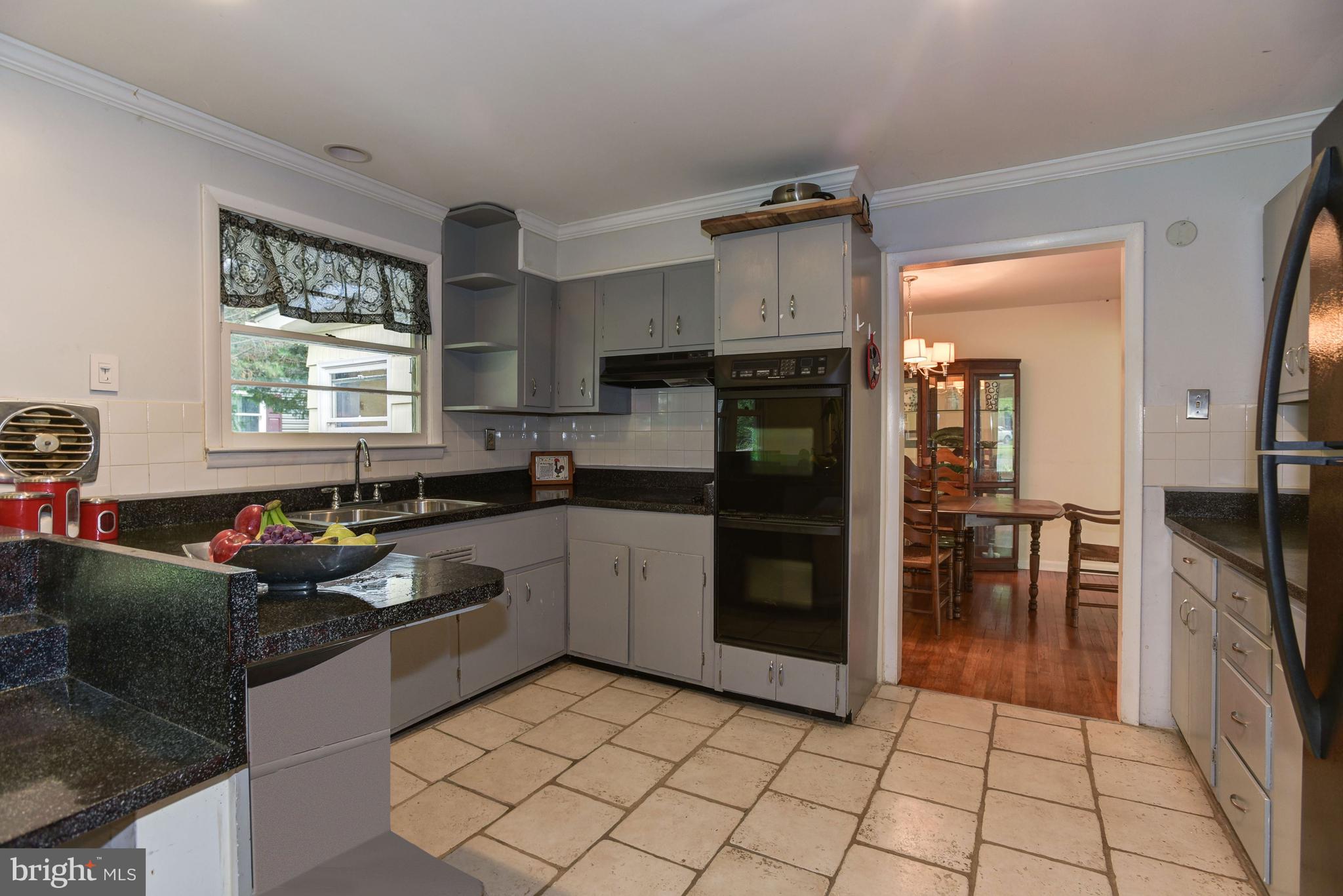 409 Dutch Ship Road Pasadena, MD 21122 - Photo 6 of 39 Kitchen