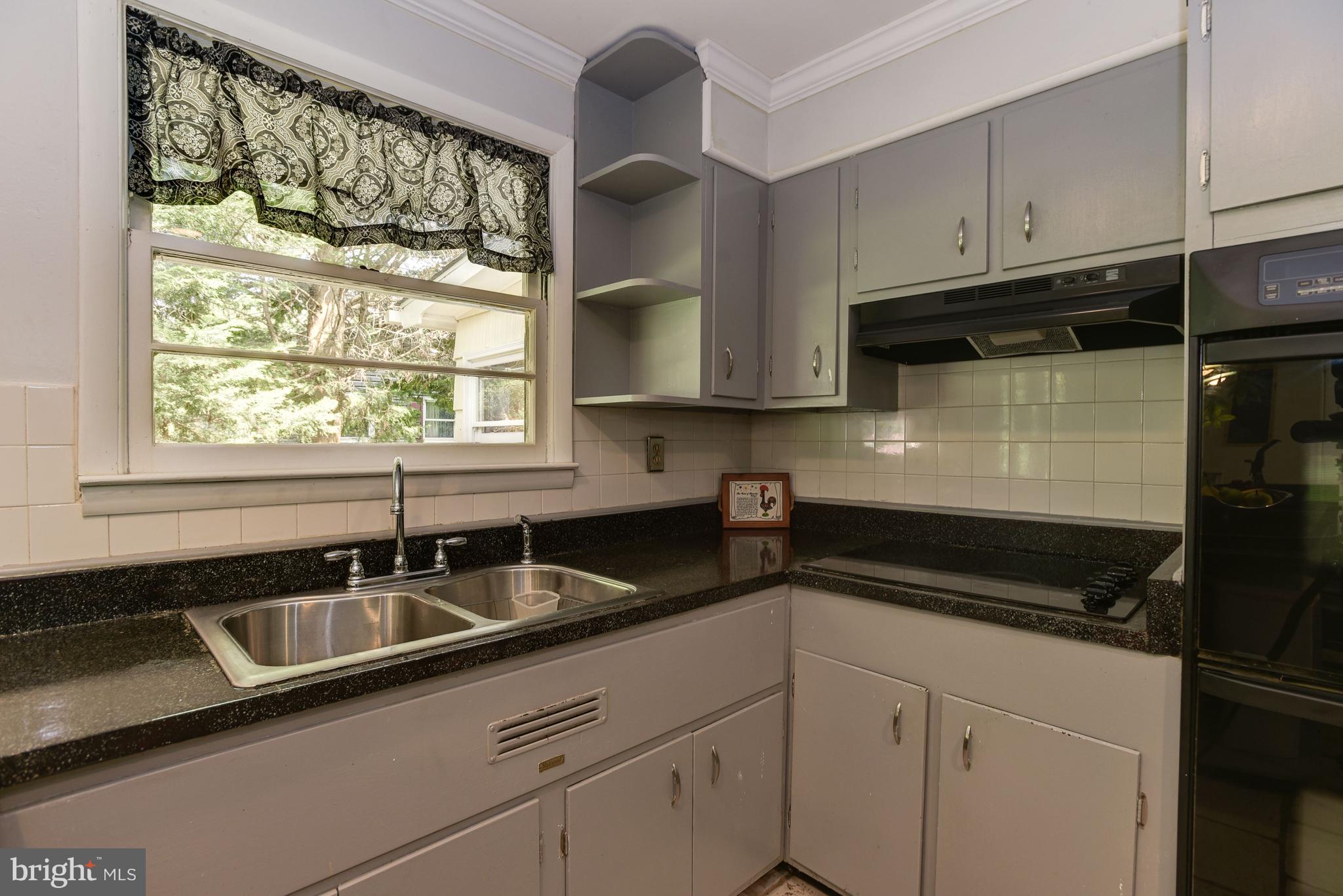 409 Dutch Ship Road Pasadena, MD 21122 - Photo 7 of 39 Kitchen