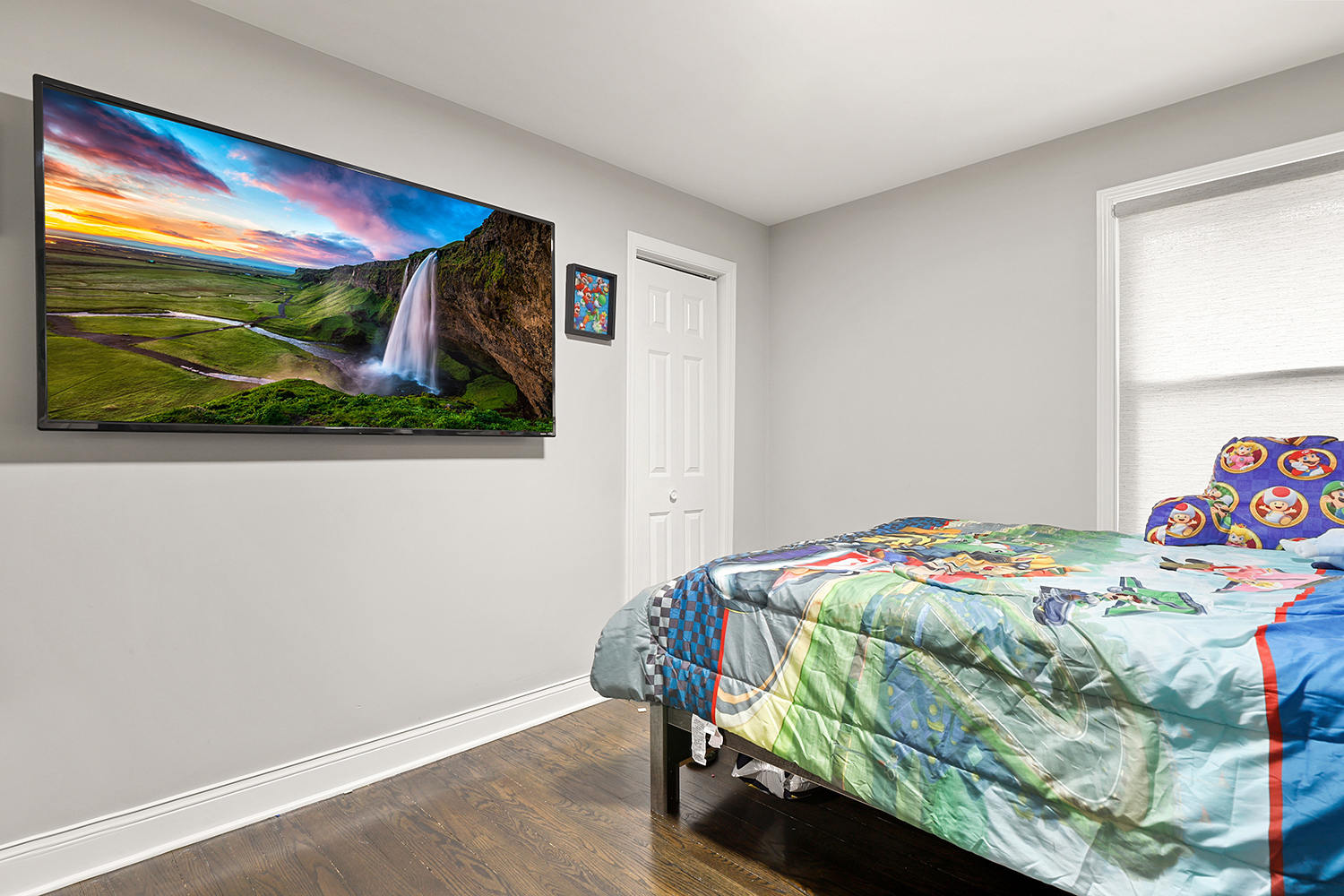 18433 Ridgewood Avenue Lansing, IL 60438 - Photo 14 of 26 a bedroom with a bed and a window