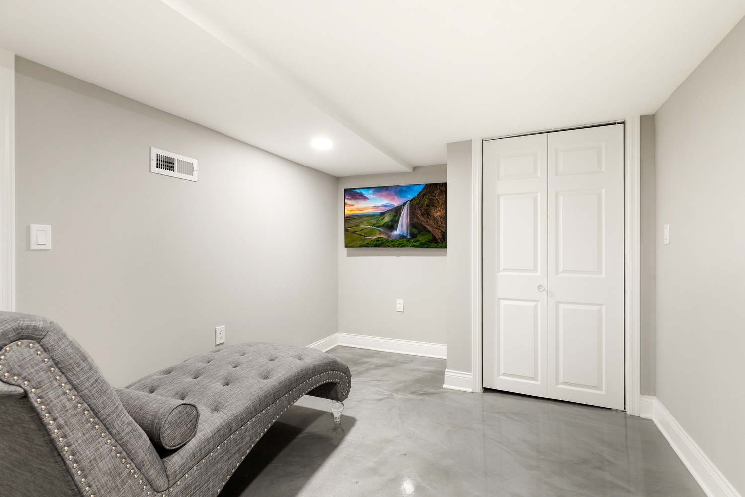 18433 Ridgewood Avenue Lansing, IL 60438 - Photo 17 of 26 a bedroom with a bed and a window