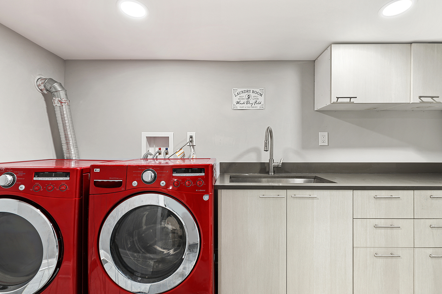 18433 Ridgewood Avenue Lansing, IL 60438 - Photo 22 of 26 a utility room with dryer and washer