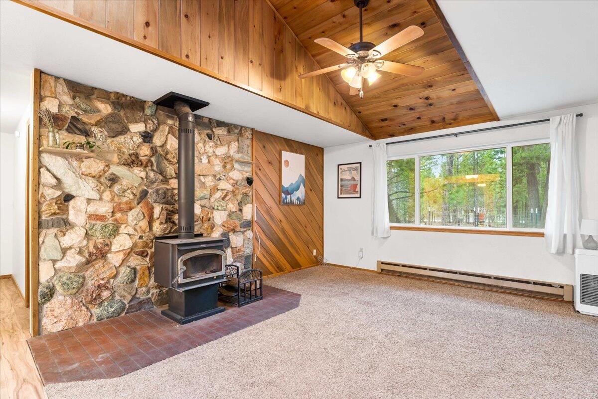 51520 Ash Road La Pine, OR 97739 - Photo 14 of 57 20-Living Area