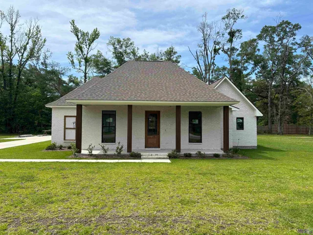 $449,500 | 7210 Riverbank Drive, Denham Springs, LA 70706