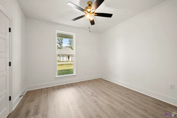 $449,500 | 7210 Riverbank Drive, Denham Springs, LA 70706