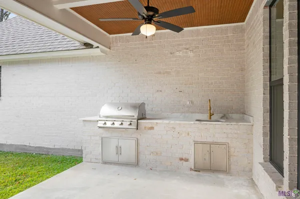 $449,500 | 7210 Riverbank Drive, Denham Springs, LA 70706