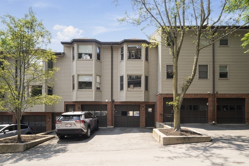 68 Regent Circle, Unit 68 Brookline, MA 02445 - Photo 19 of 21 a building view