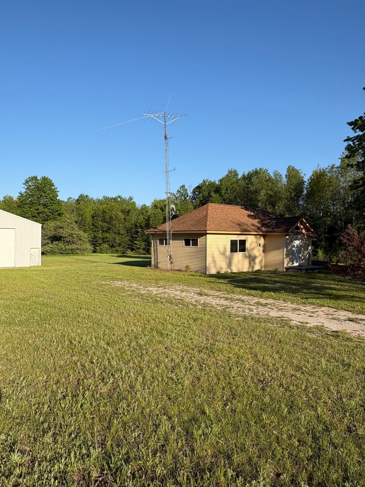 3037 Ballard Road Benzonia, MI 49616 - Photo 3 of 33