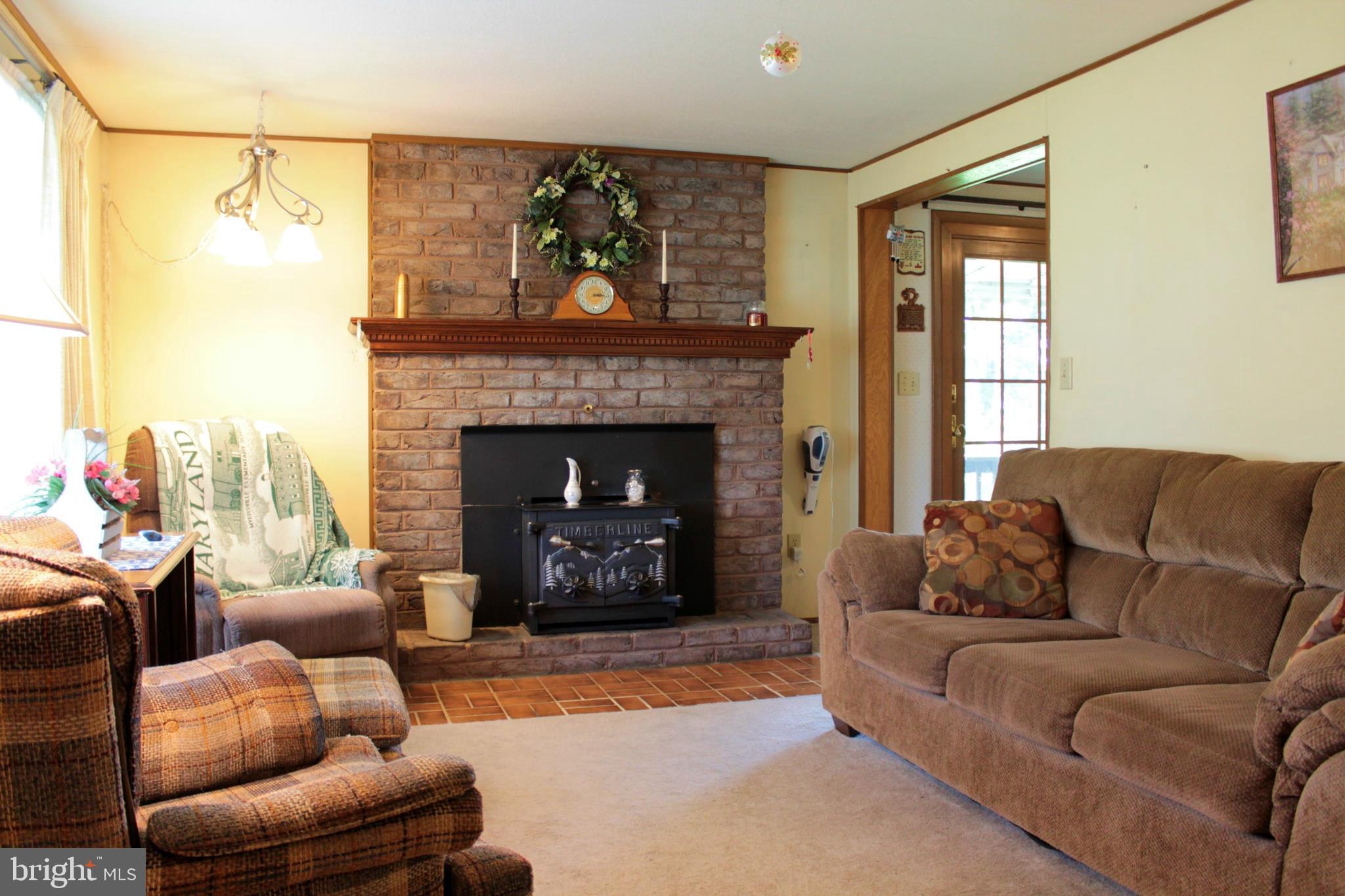 929 Linwood Road Hagerstown, MD 21740 - Photo 17 of 42 Living Room