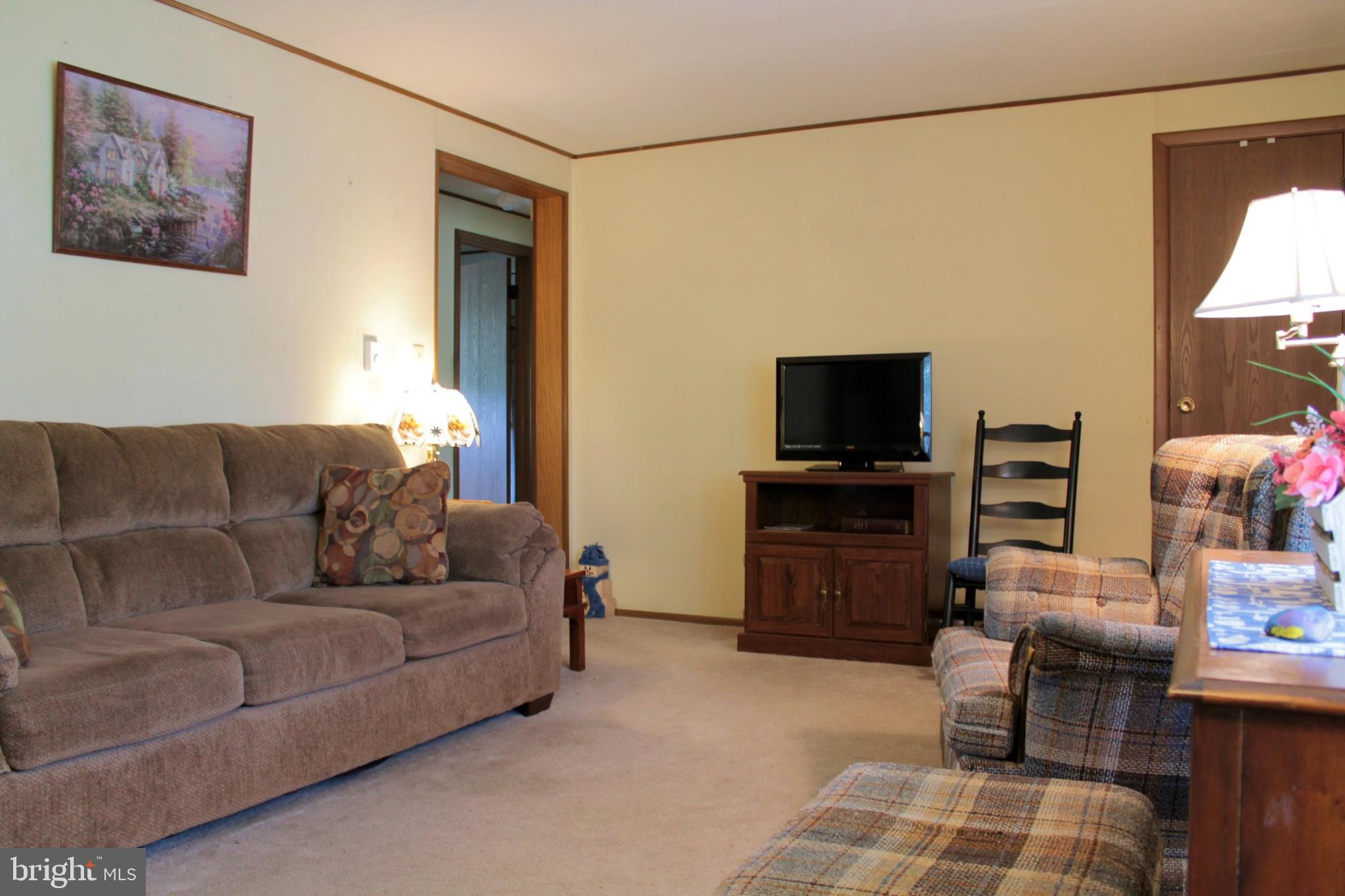 929 Linwood Road Hagerstown, MD 21740 - Photo 18 of 42 Living Room
