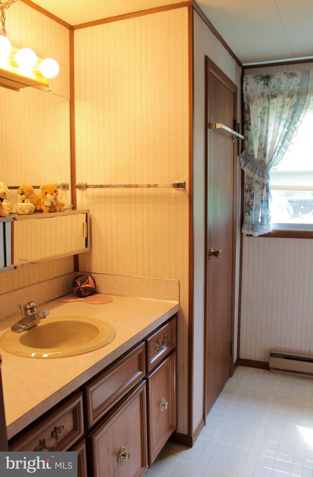 929 Linwood Road Hagerstown, MD 21740 - Photo 25 of 42 Bath - Vanity