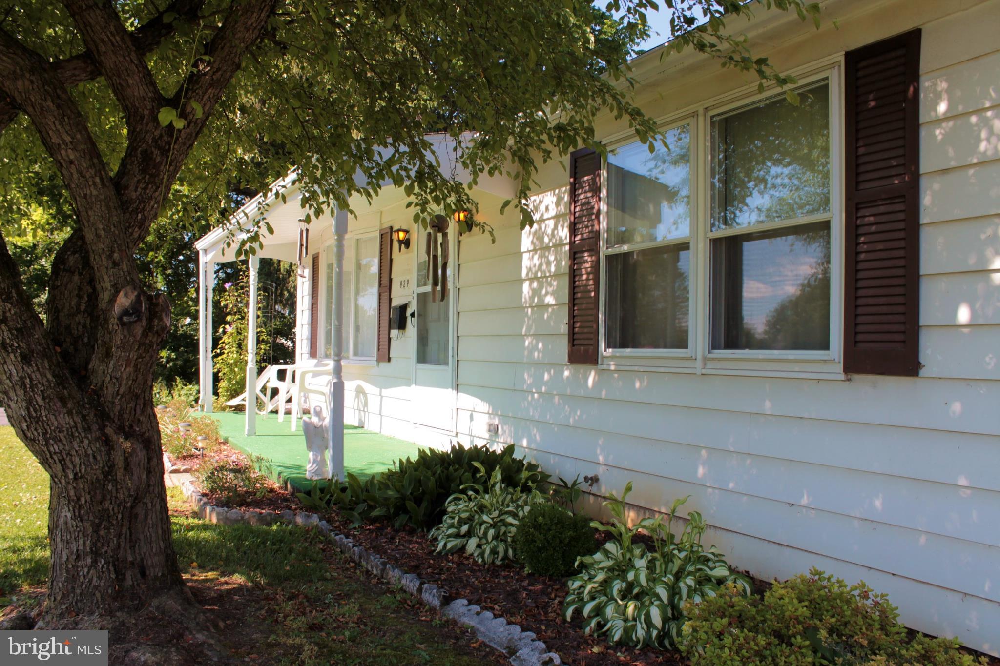 929 Linwood Road Hagerstown, MD 21740 - Photo 5 of 42 Front Landscaping