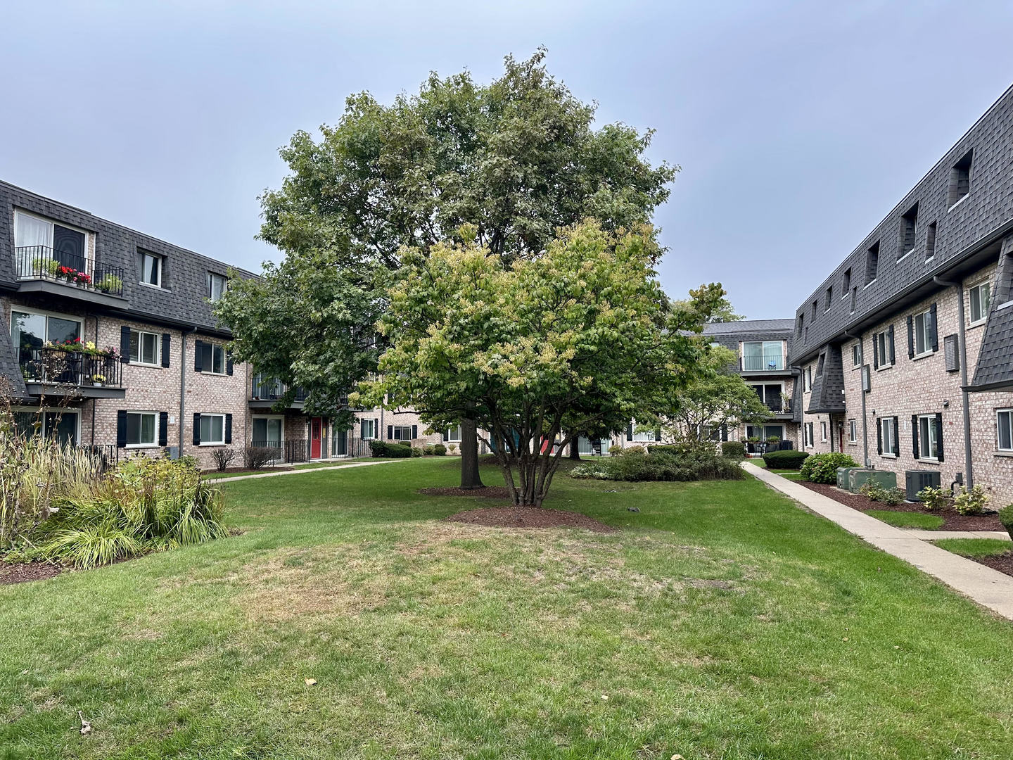 904 South Plum Grove Road, Unit 301 Palatine, IL 60067 - Photo 2 of 17