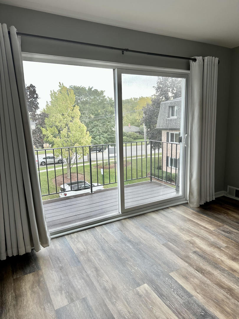 904 South Plum Grove Road, Unit 301 Palatine, IL 60067 - Photo 4 of 17