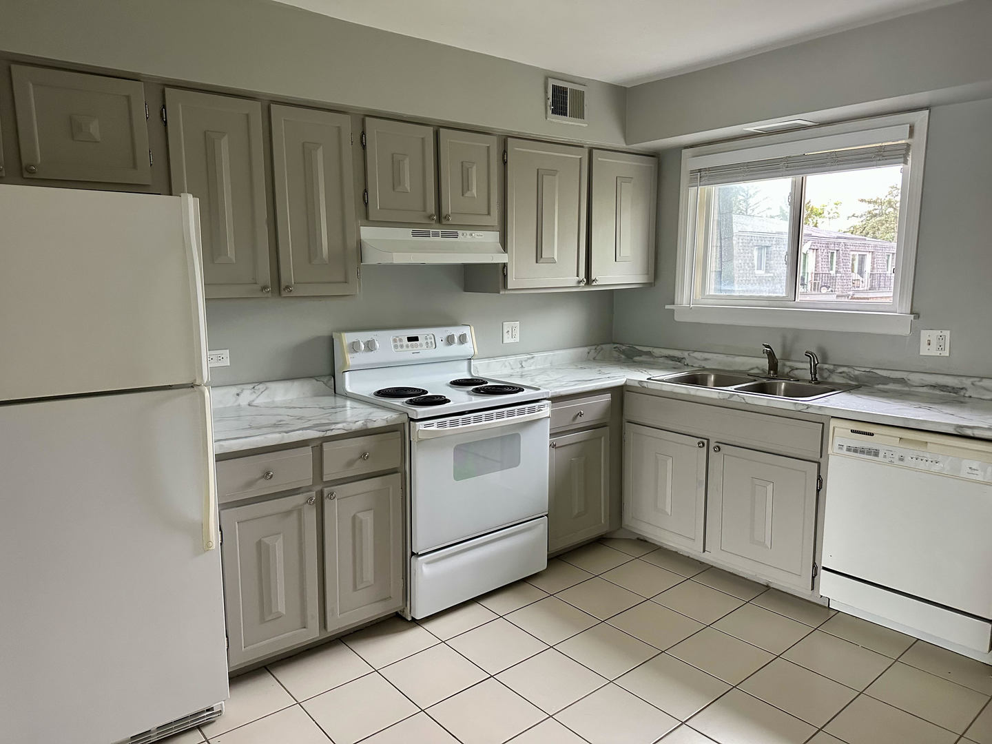 904 South Plum Grove Road, Unit 301 Palatine, IL 60067 - Photo 6 of 17