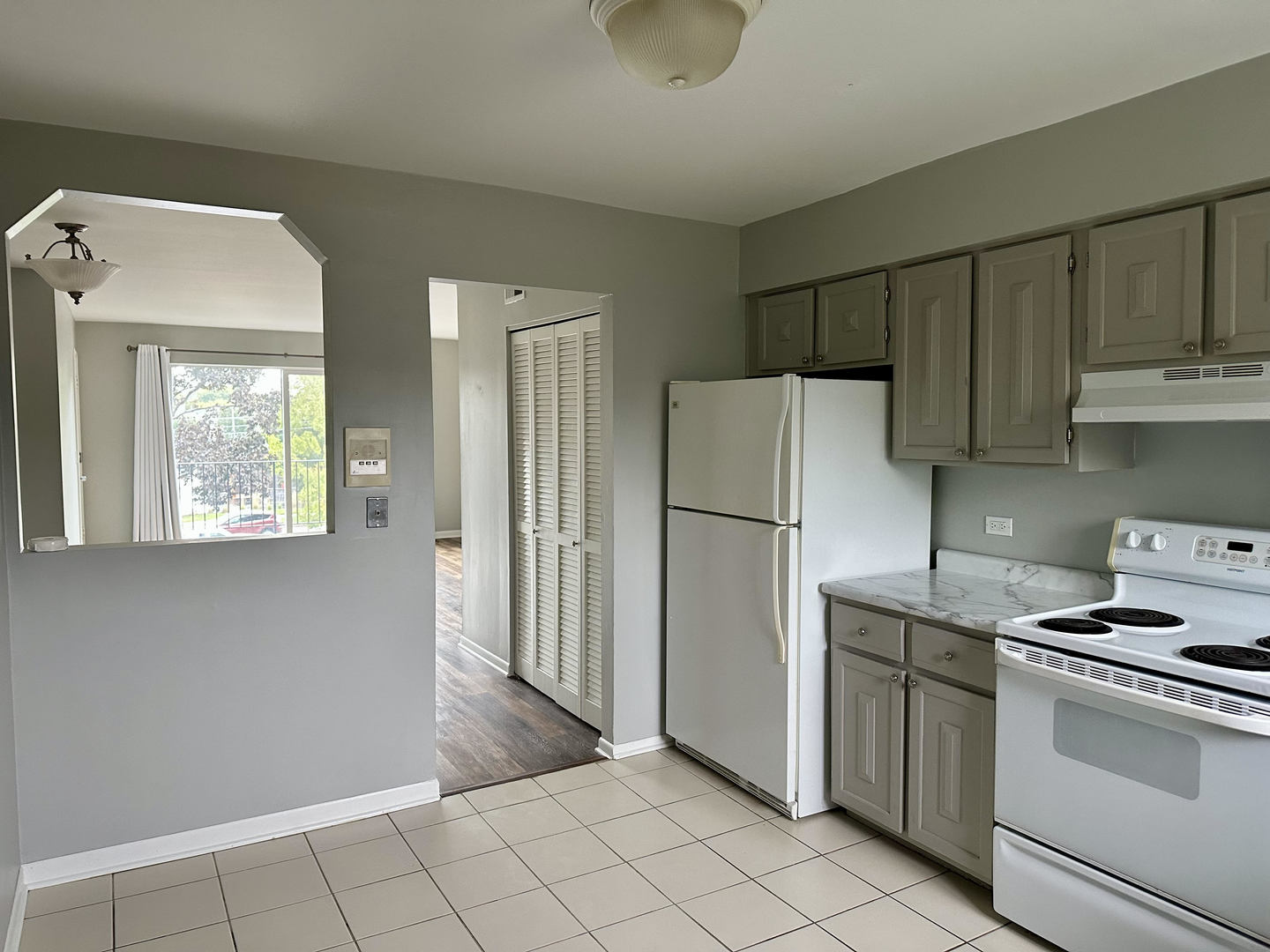 904 South Plum Grove Road, Unit 301 Palatine, IL 60067 - Photo 8 of 17