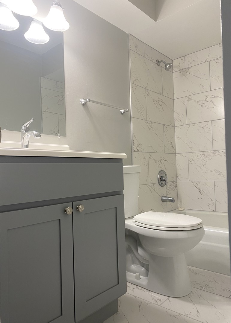 904 South Plum Grove Road, Unit 301 Palatine, IL 60067 - Photo 9 of 17