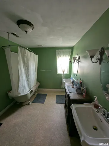 $279,900 | 412 South Locust Street, Delavan, IL 61734