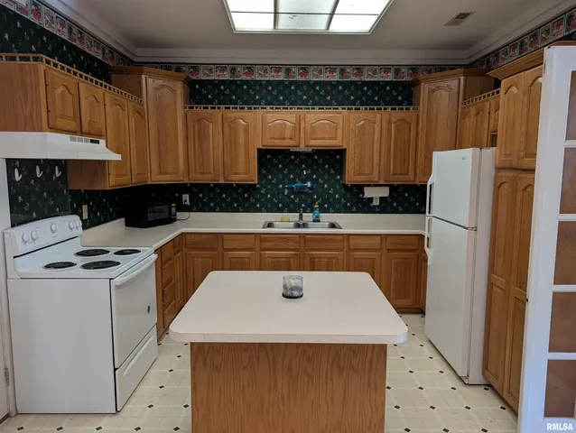 $279,900 | 412 South Locust Street, Delavan, IL 61734