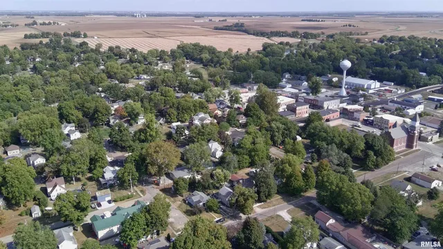 $279,900 | 412 South Locust Street, Delavan, IL 61734