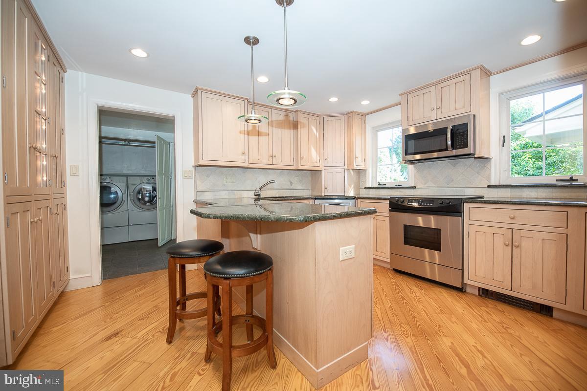 933 Merion Square Road Gladwyne, PA 19035 - Photo 8 of 38 Convenient counter for casual dining!