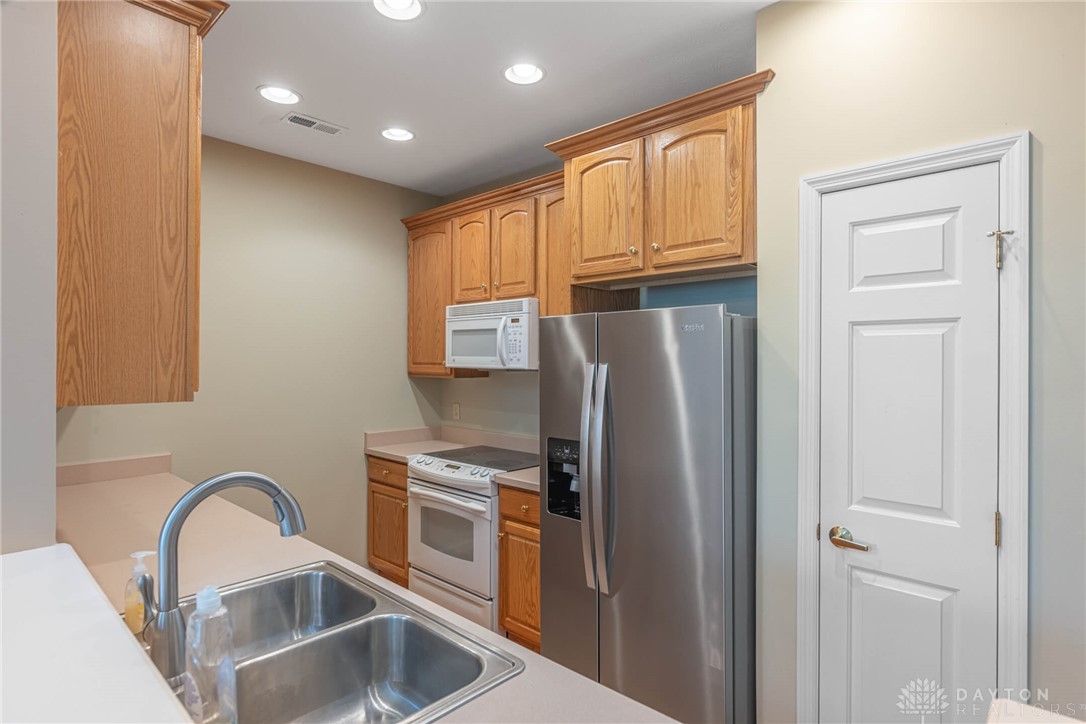 1453 Little Yankee Run Centerville, OH 45458 - Photo 9 of 23