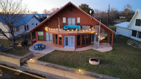 $739,000 | 746 East Island Drive, Bluffton, TX 78607