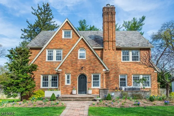 $1,650,000 | 19 The Fairway, Montclair, NJ 07043