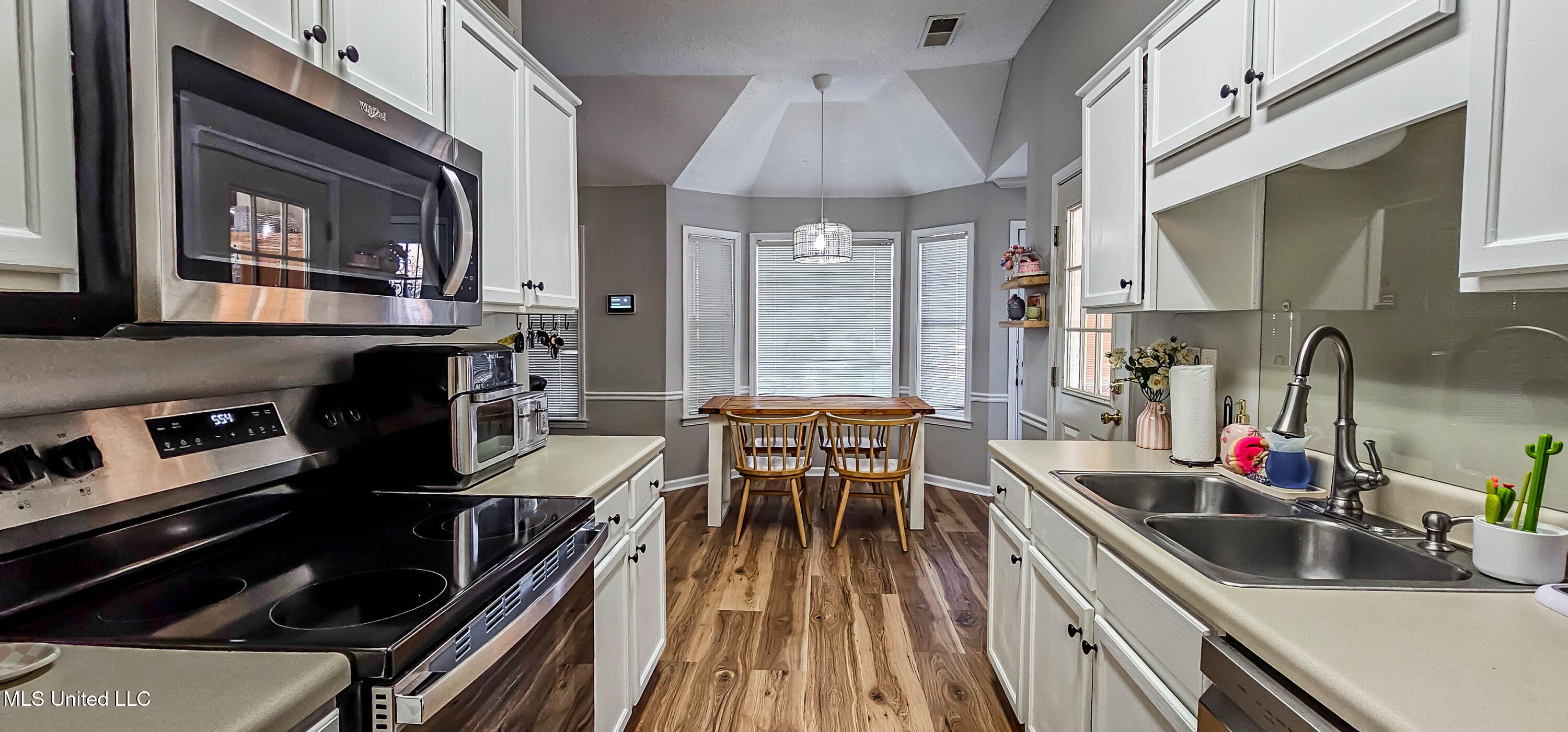9076 Champlain Drive Olive Branch, MS 38654 - Photo 13 of 24 Stainless Steel Appliances